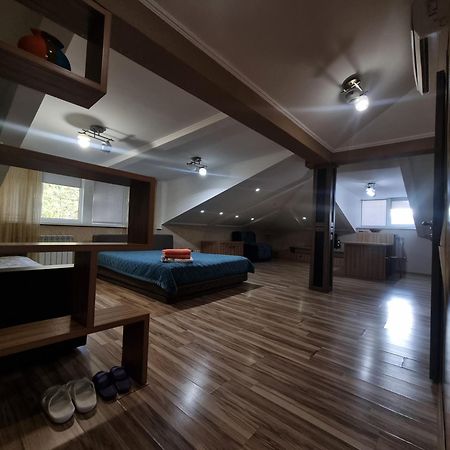 Apartments On Mustafa Ozturk อัลมาตี ภายนอก รูปภาพ