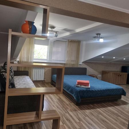 Apartments On Mustafa Ozturk อัลมาตี ภายนอก รูปภาพ