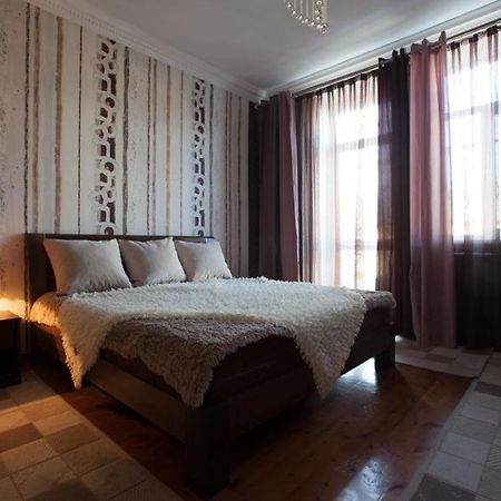 Apartments On Mustafa Ozturk อัลมาตี ภายนอก รูปภาพ