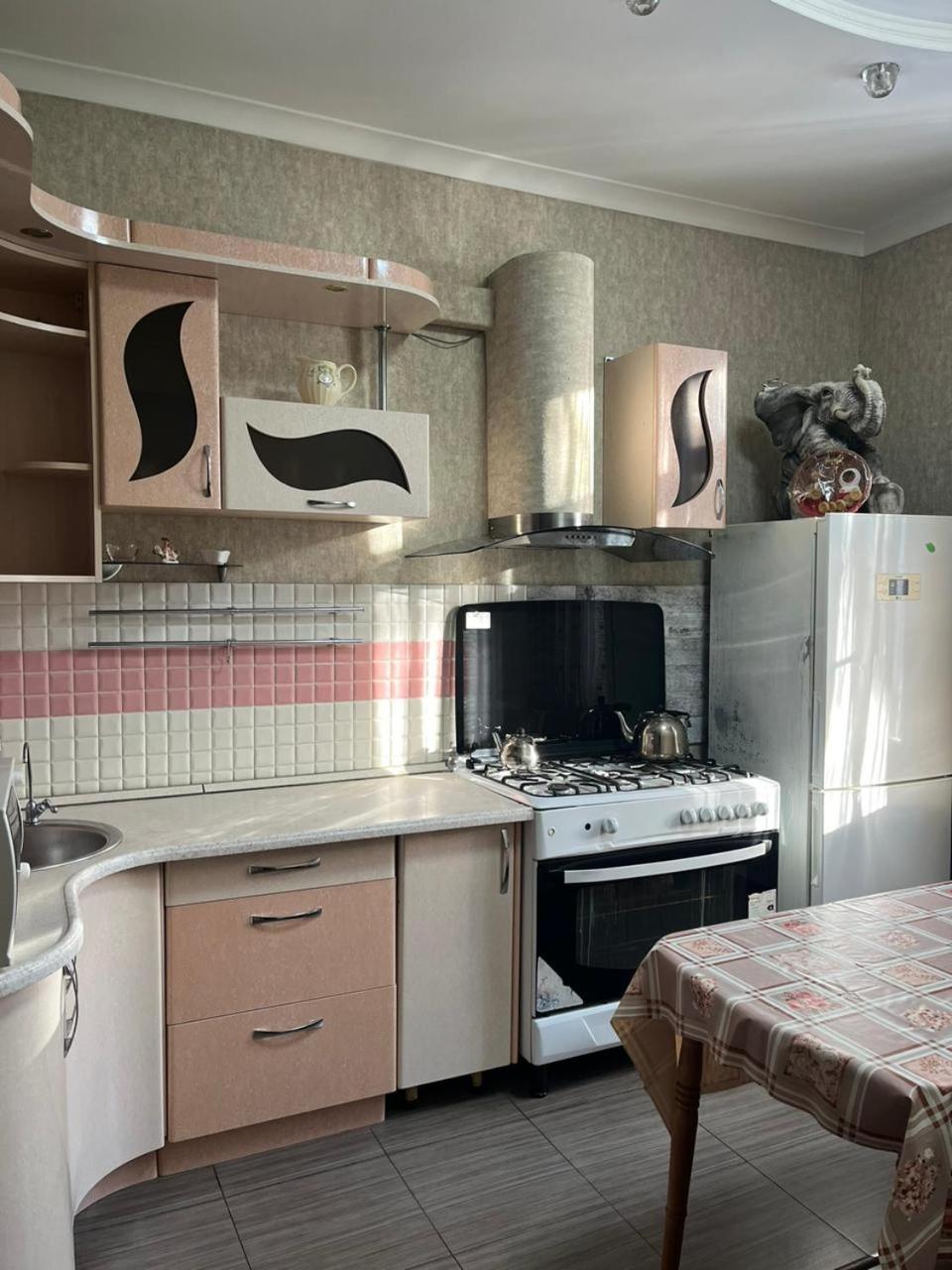 Apartments On Mustafa Ozturk อัลมาตี ห้อง รูปภาพ
