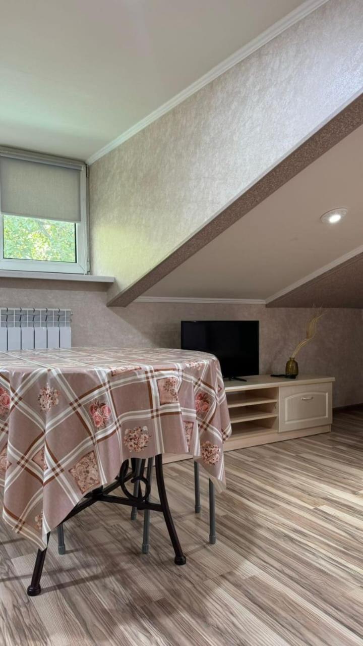 Apartments On Mustafa Ozturk อัลมาตี ภายนอก รูปภาพ